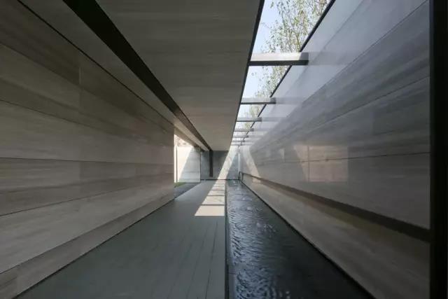 精练而不失内在，，，，素雅而不失意见意义