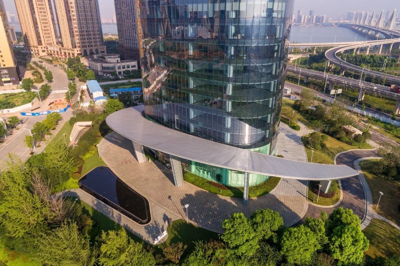 南昌新力中心塔楼直接落地，，，，，，，，无裙房