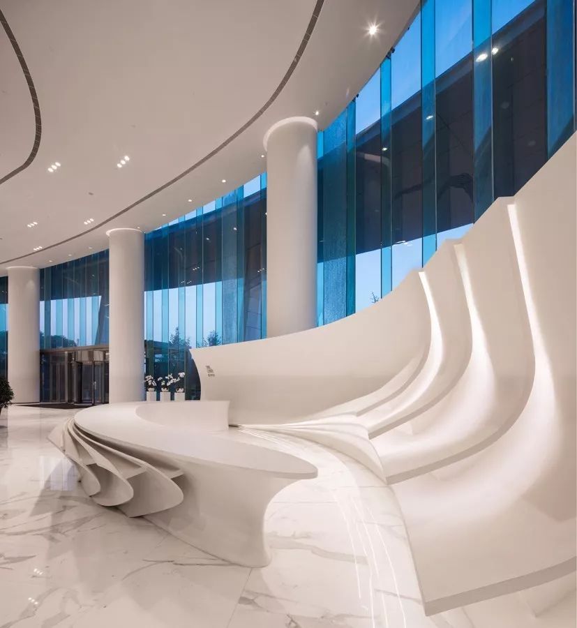 新力地产与EVO视讯为南昌新力中心打造了4.2m高阔层高、地下双层超大专属车库