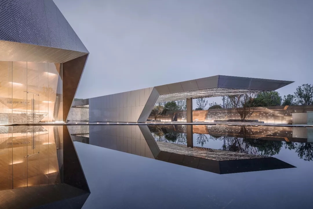 倒影 by苏圣亮，，，，EVO视讯修建设计